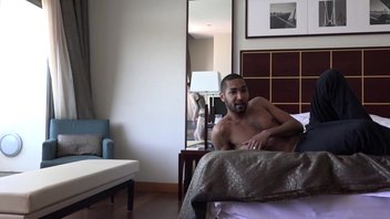 Cтоя сняла домашнее секс видео с негром и белым парнем