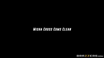 Тощая любительница секса Миша Кросс (Misha Cross) занялась анальным сексом с 30 см хуем парня за деньги