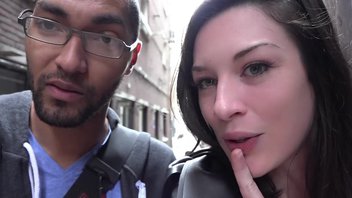 Домашнее секс видео: Белокожая красавица с узенькой, сочной дырочкой Стоя (Stoya) первый раз занялась сексом с чернокожим парнем