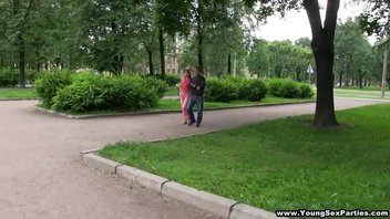 Русские девушки зашли в гости к двум озабоченным