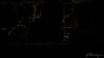 Детектив розовая страсть. Сара Лувв (Sara Luvv), Райли Рид (Riley Reid), Карли Монтана (Karlie Montana).