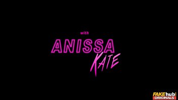 Порно пародия на Взрывная блондинка I, Алексис Кристал (Alexis Crystal) и  Анисса Кейт (Anissa Kate)