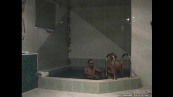Секс в сауне у бассейна с горячей русской блондинкой
