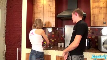 Секс на кухне с молодой русской студенткой  на стуле