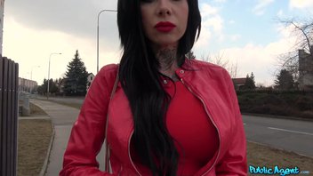 Секс в общественном месте, пацан за деньги дал за щеку и выебал татуированную проститутку на улице Мэган Инки (Megan Inky)