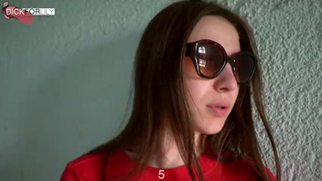 Русское  - наказал молодую сучку за курение в подъезде, кончил на лицо