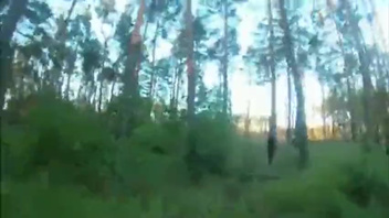 Русский парень нашел  в лесу девушку и оттрахал ее