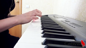 Русский  парень трахнул ученицу музыкальной школы в чулках